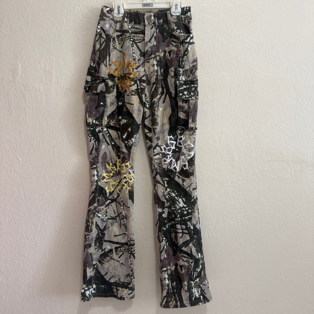 Smoke Rise Red Camo Cargo Pants Women's Size M Flare Leg Graphic Print Like New!